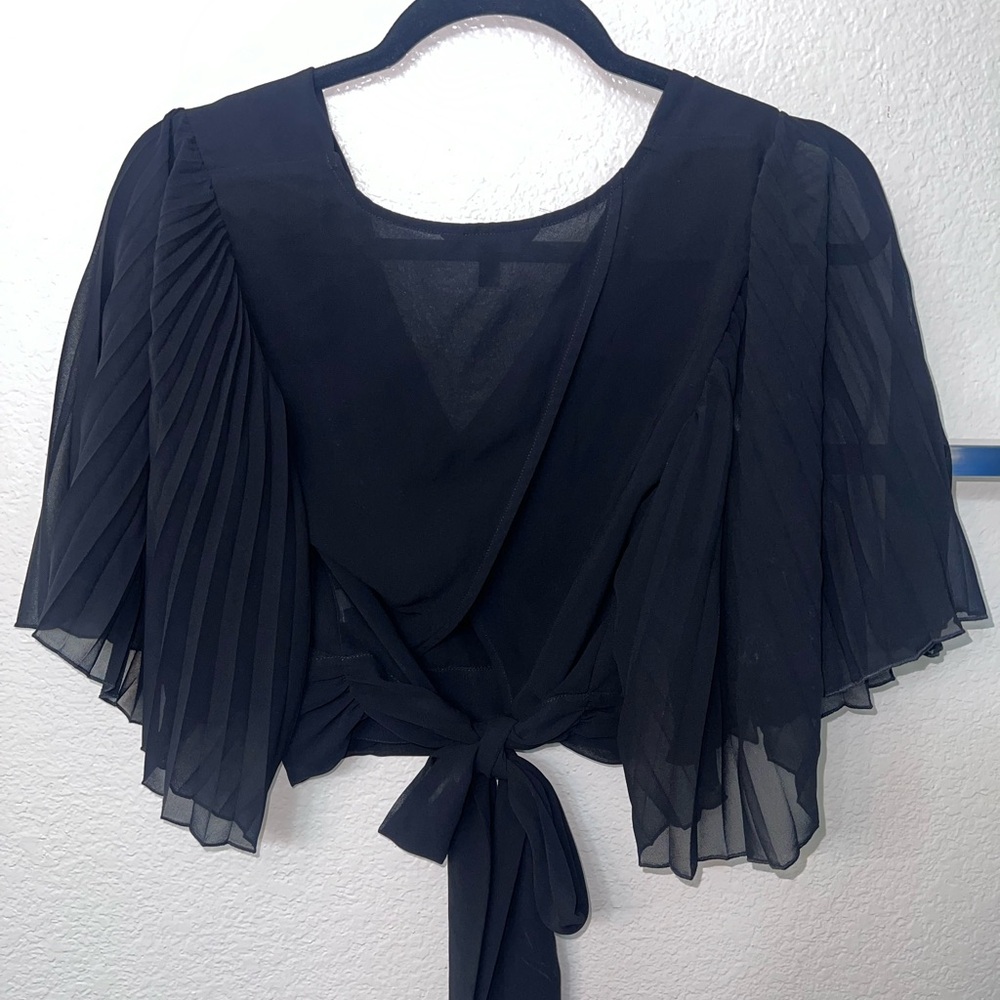 EXPRESS Elegant Black Women's Top - Picture 2 of 3